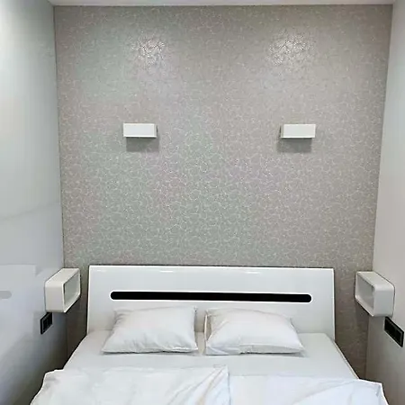 Aqua Solar 4*